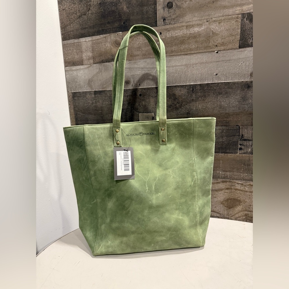 NWT Antonio Valeria | Ava Shoulder Bag